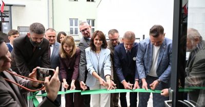 Przy szkole otwarto zadaszone boisko wielofunkcyjne