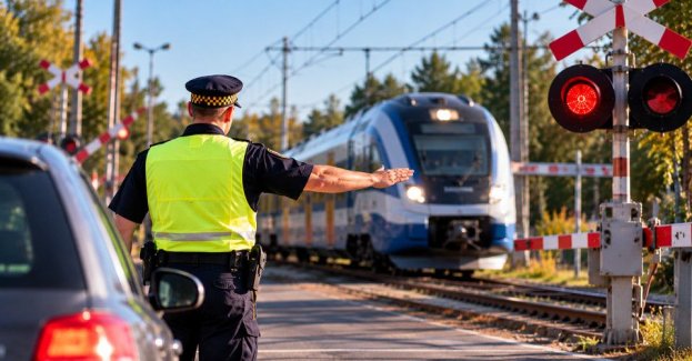 2 października na przejeździe kolejowym w Mogilnie rogatki nie zamknęły się mimo nadjeżdżającego pociągu. Strażnicy miejscy kierowali ruchem do czasu usunięcia usterki.